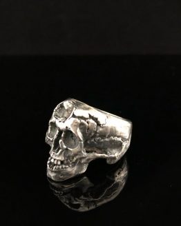 Кольцо проломленный череп, с нижней челюстью